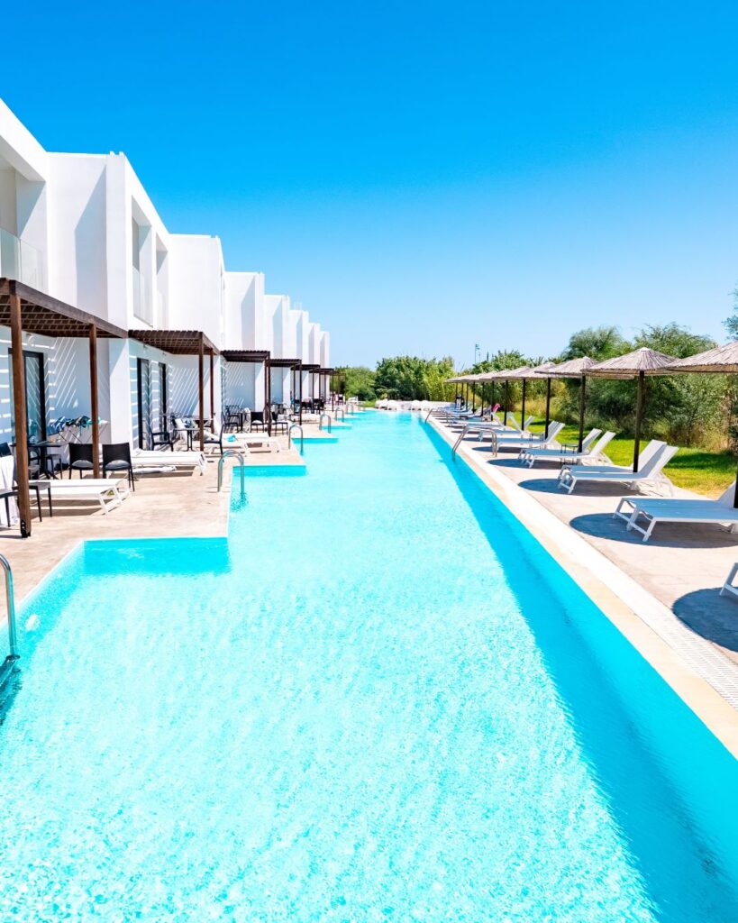 Zdieľaný bazén v hoteli Evita Bay na Rodose