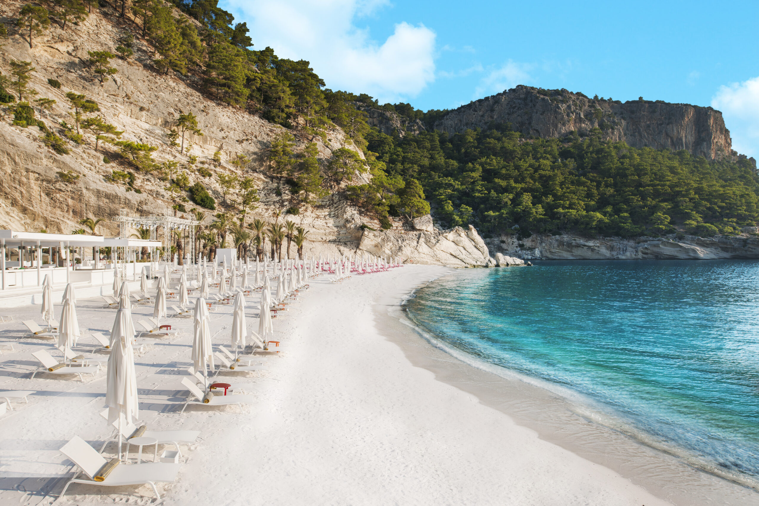 Море в кемере в мае. Maxx Royal Kemer пляж. Maxx Royal Kemer Resort пляж. Кемер Турция. Анталия Мах Роял Кемер.