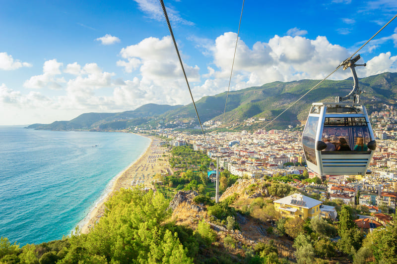 Lanovka nad mestom Alanya, Turecko