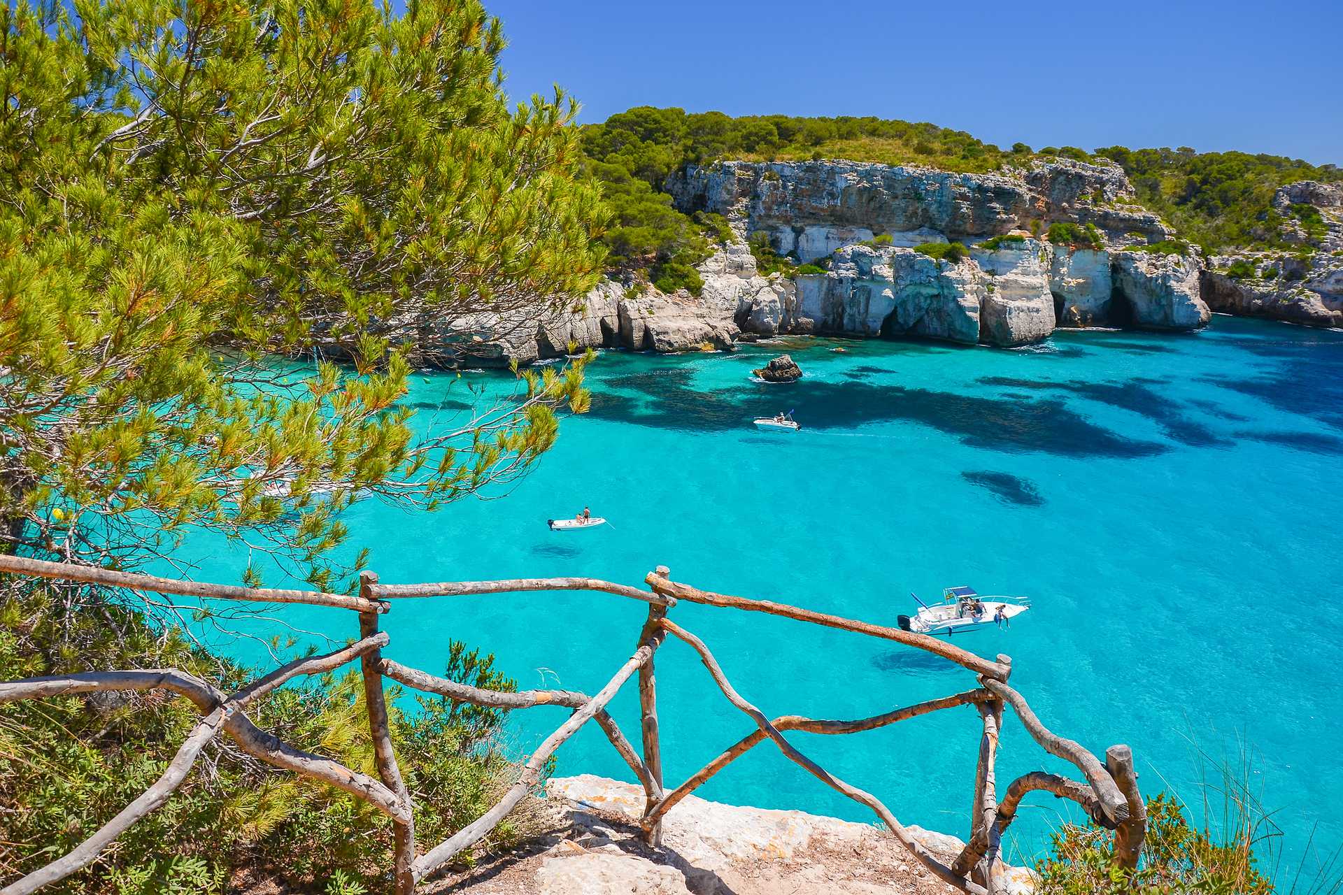 Cala Macarella – tyrkysový klenot Menorky