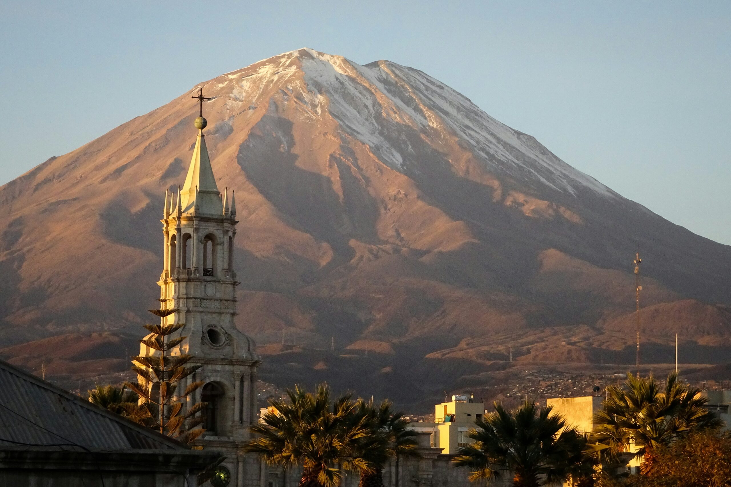 Sopka Misti, dominanta nad druhým najväčším mestom Peru - Arequipa