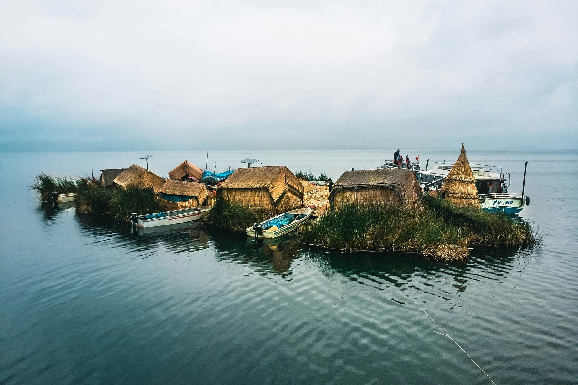 Plávajúce ostrovy na jazere Titicaca v Peru